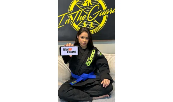 Dobrando a faixa para guardar no porta faixas